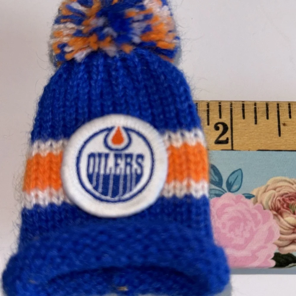 Oilers Vintage Pins and Badges, Edmonton Oilers Vintage Hat Toque Pin VTg